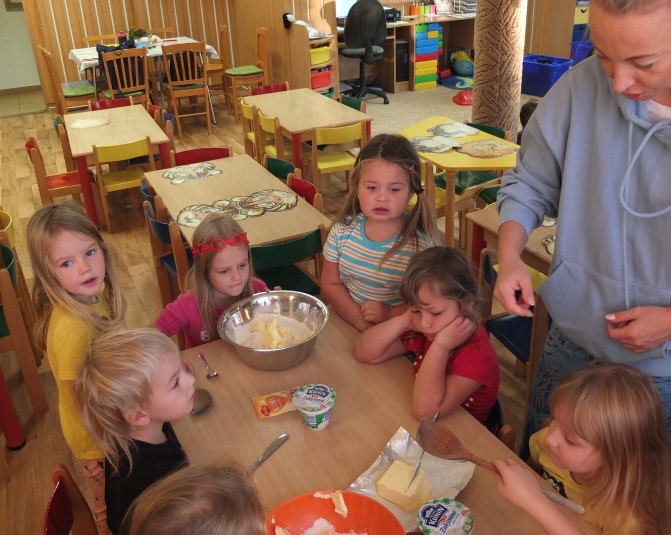 Pečení svatomartinských rohlíčků - 2