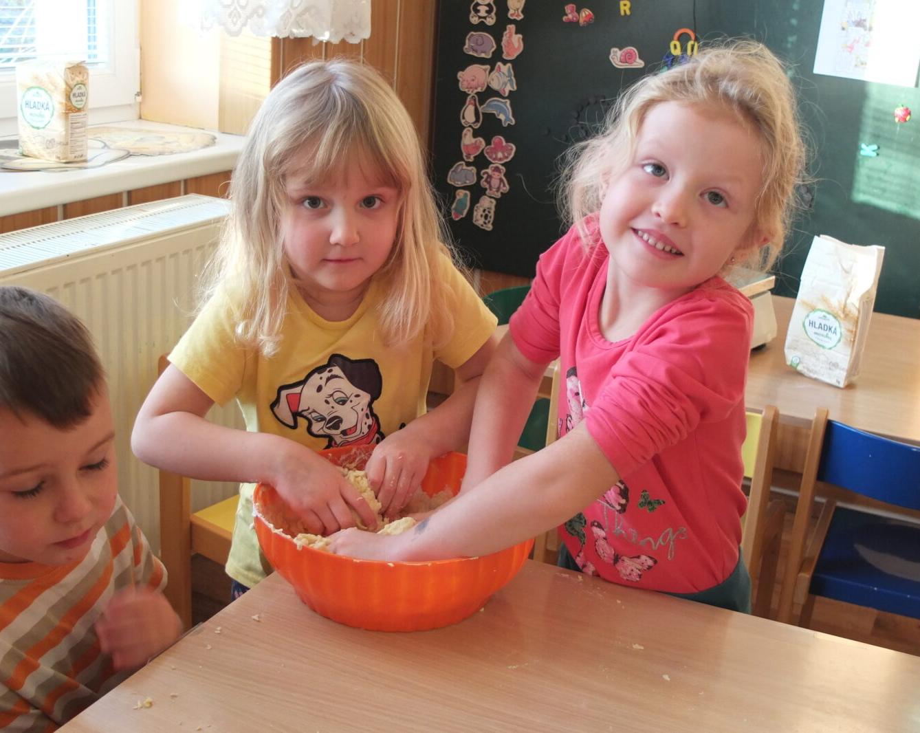 Pečení svatomartinských rohlíčků - 11