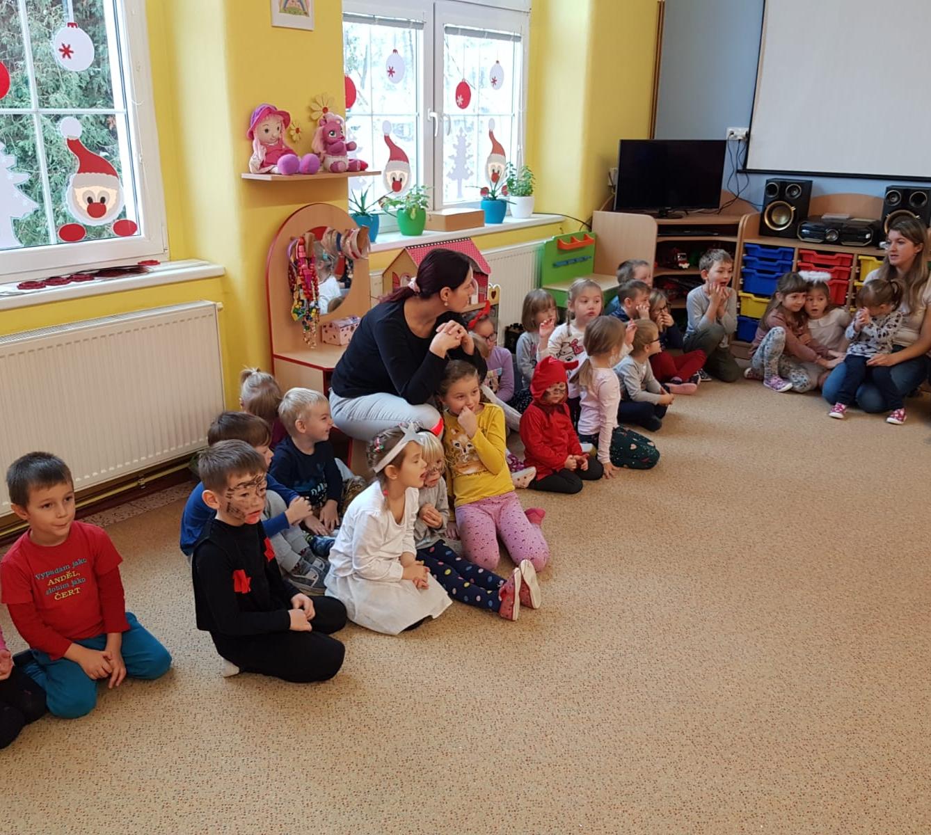 Návštěva MIKULÁŠE a ČERTÍKA ve školce :-) - 22