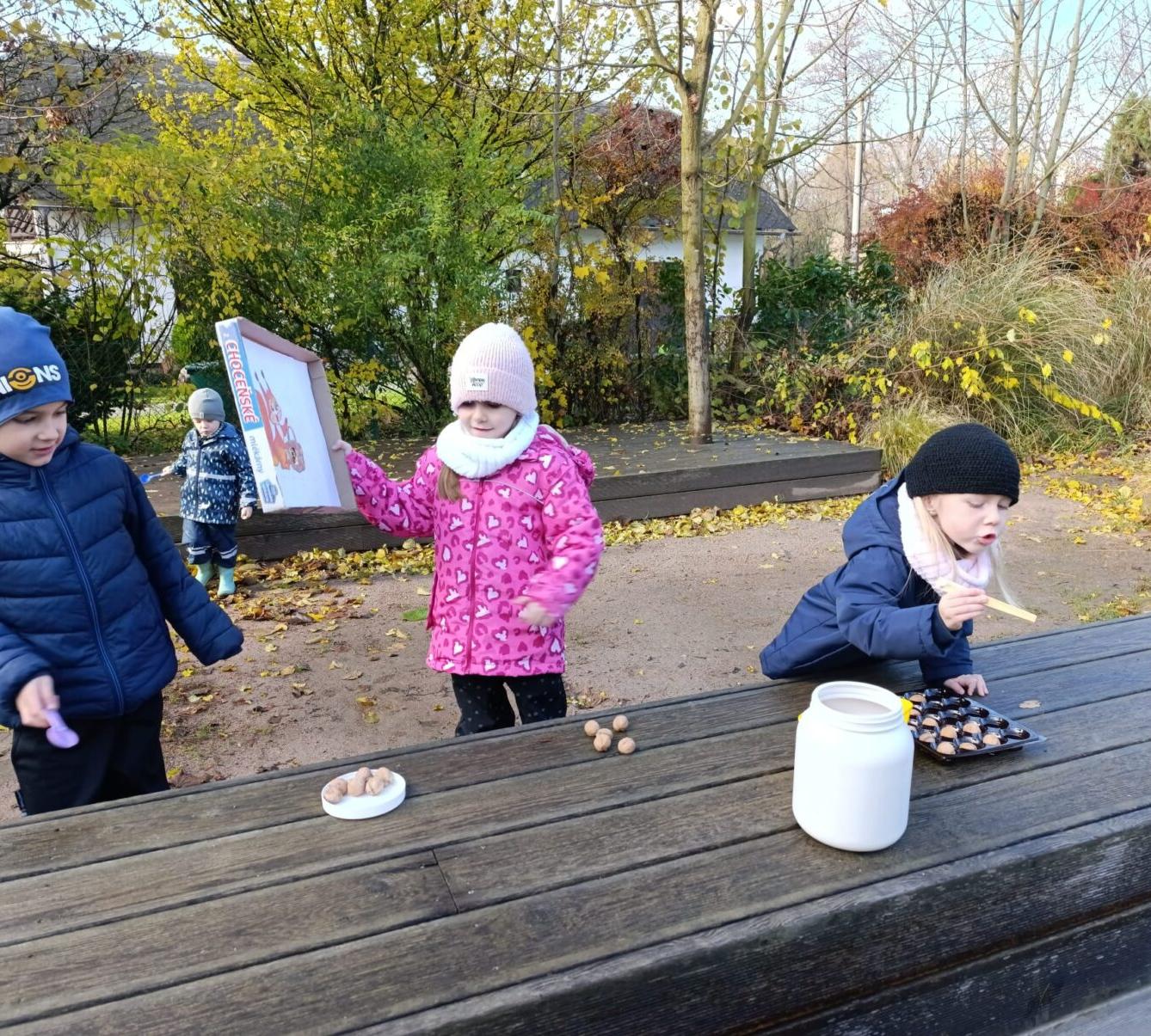 podzimní hry na zahradě - 27