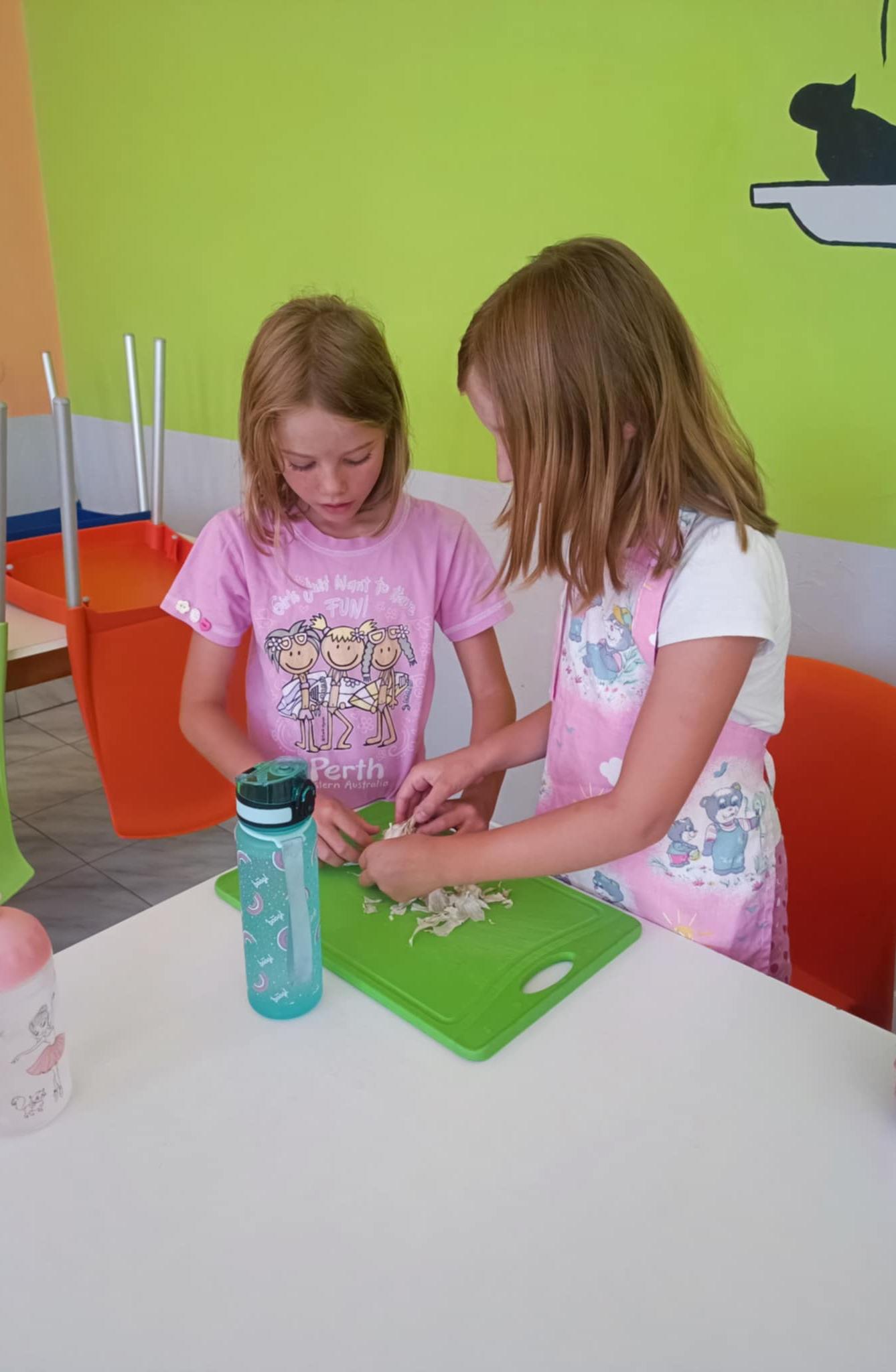 Týden plný zábavy II - úterý - 21