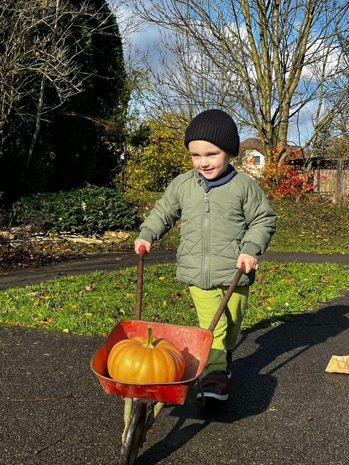 podzimní hry na zahradě - 30