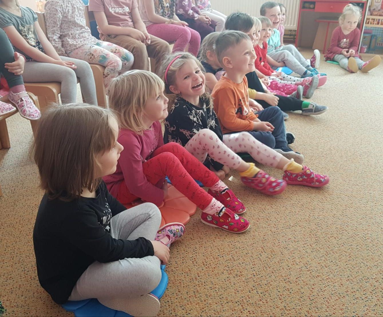 divadlo u dvou sluncí: ,,ESKYMÁCKÁ POHÁDKA" - 9