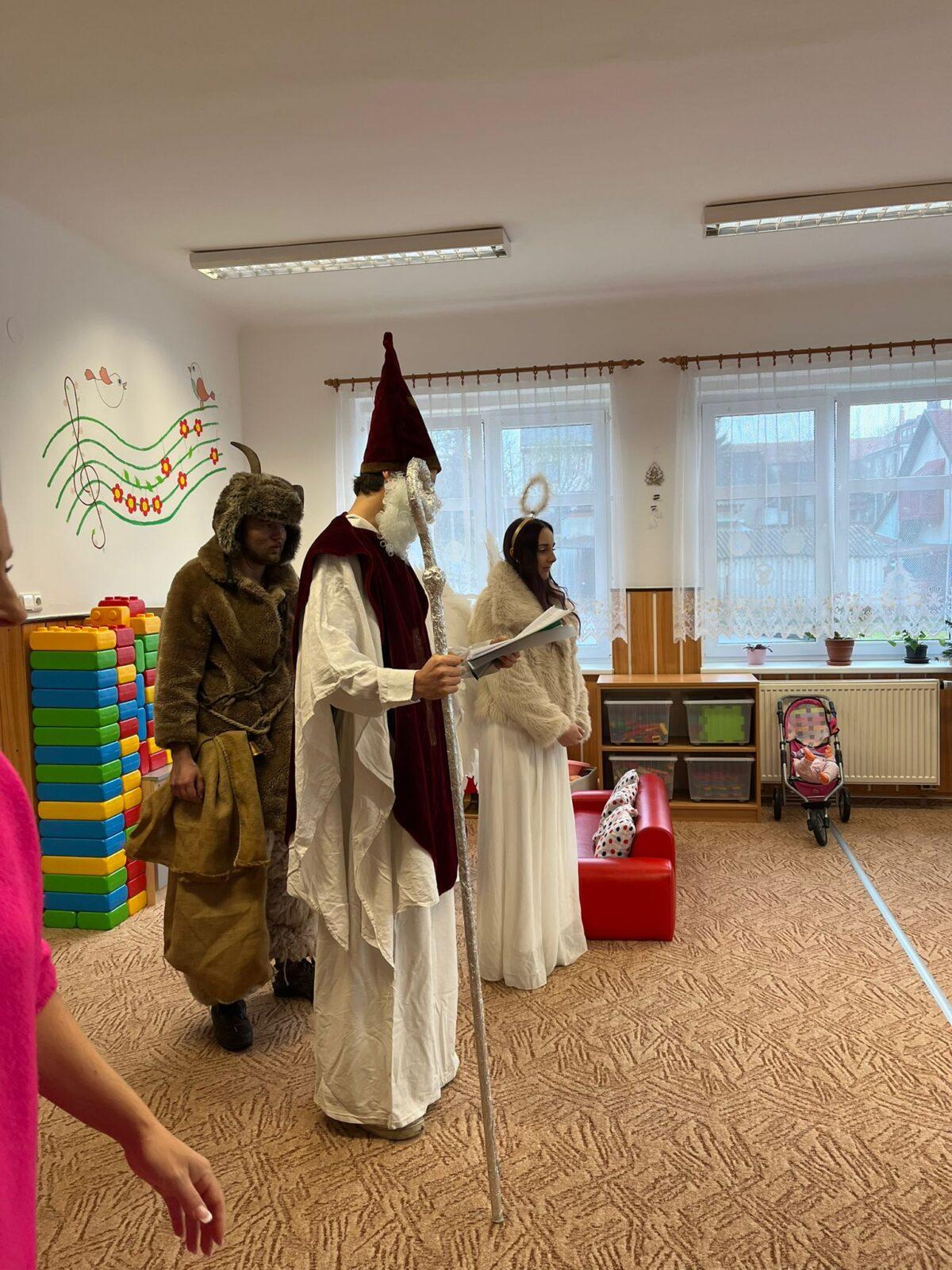 Mikuláš, anděl a čert ve školce - 15