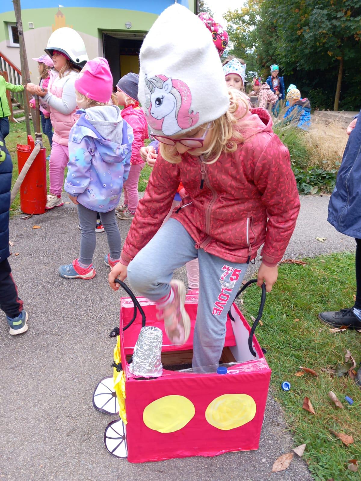 Návštěva dobrovolných hasičů v naší školce... - 36