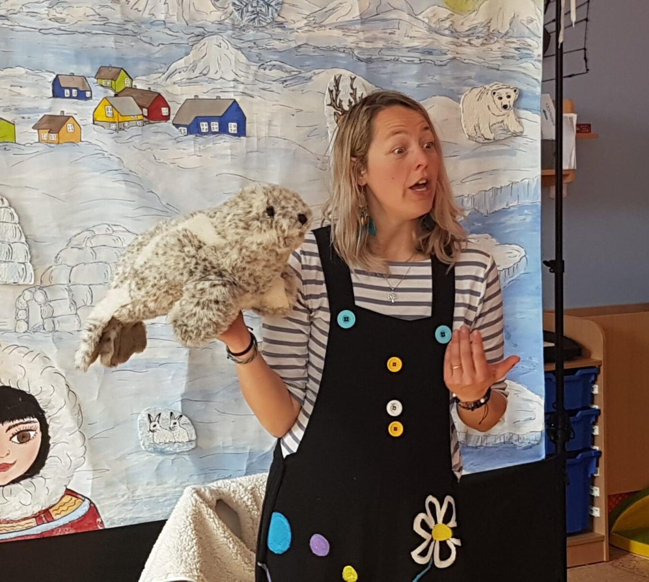 divadlo u dvou sluncí: ,,ESKYMÁCKÁ POHÁDKA" - 12