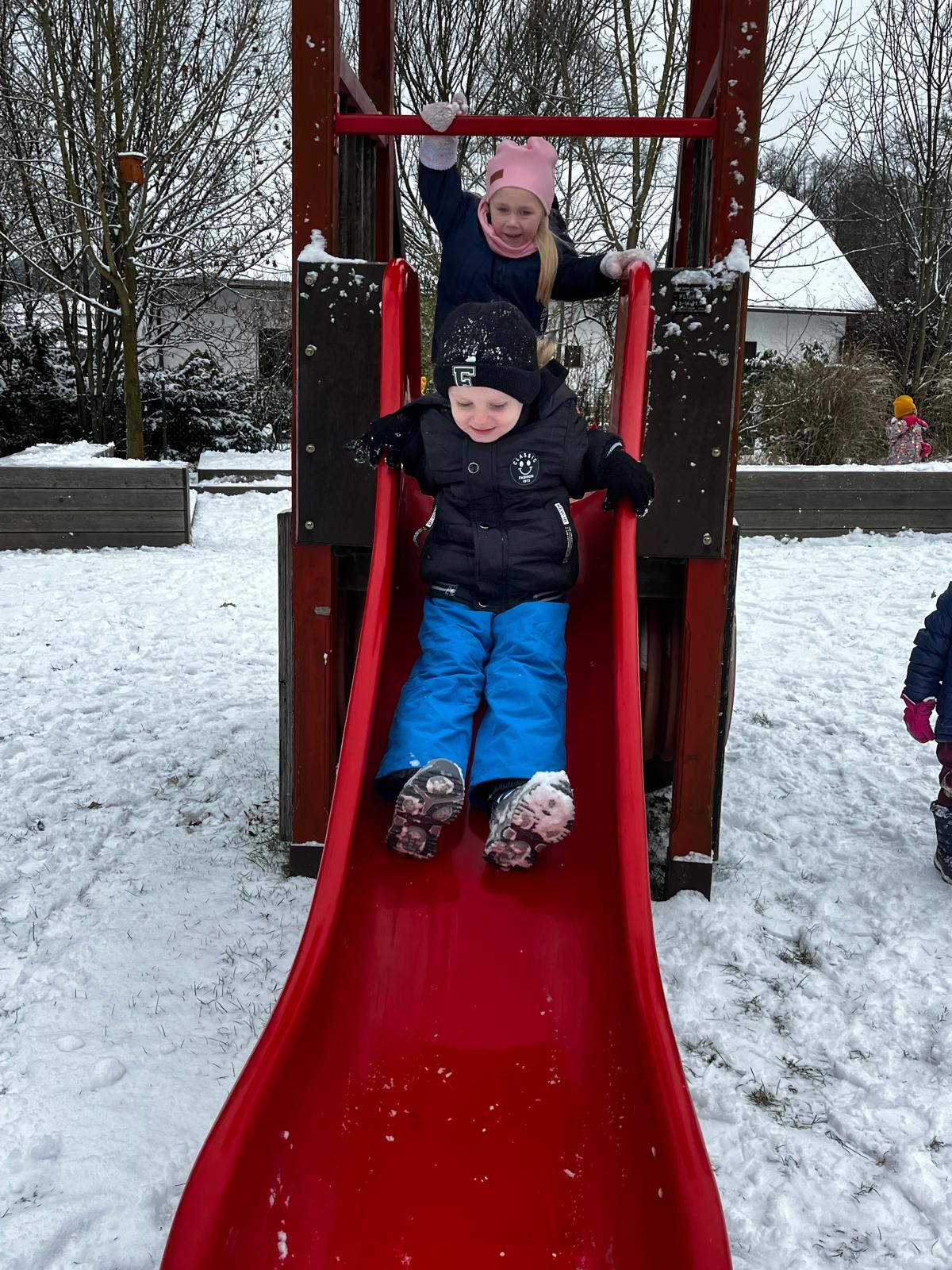 první sníh ve školce - 16