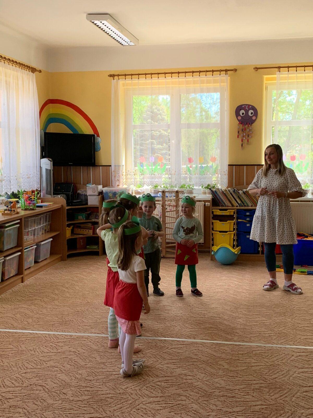 besídka pro rodiče + roztančená školka - 26