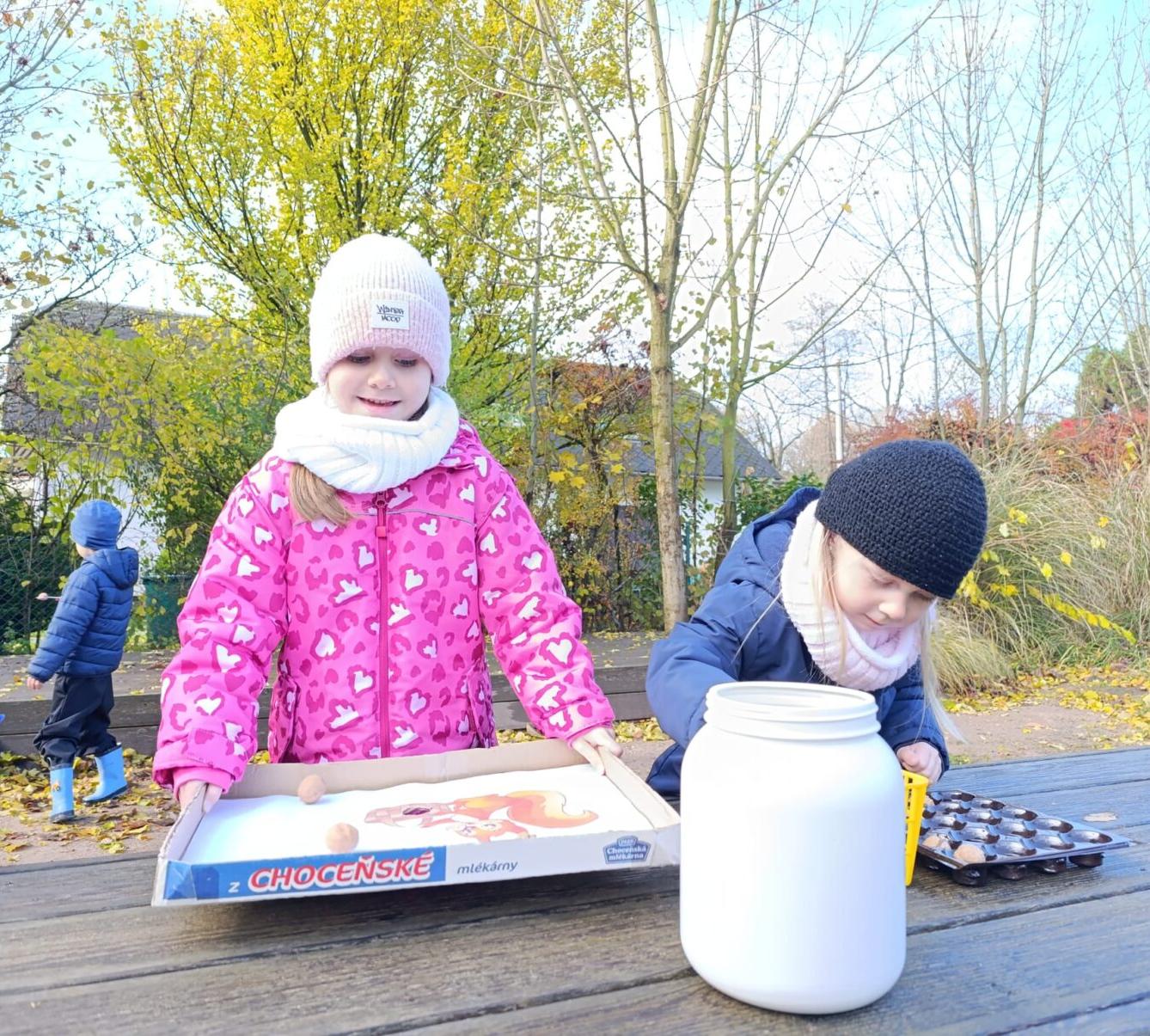 podzimní hry na zahradě - 35