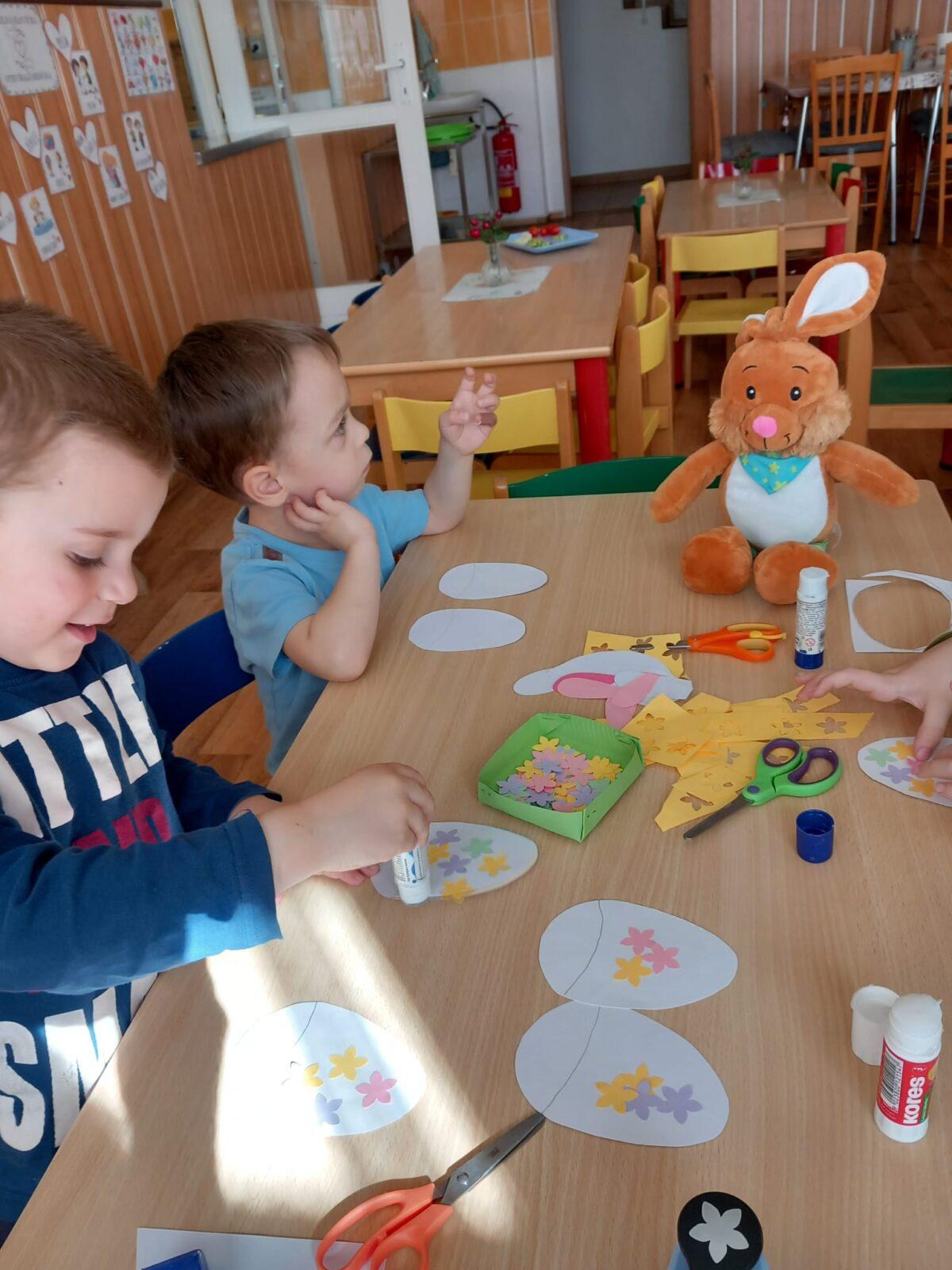 Velikonoční hrátky a vyrábění u dráčků - 12