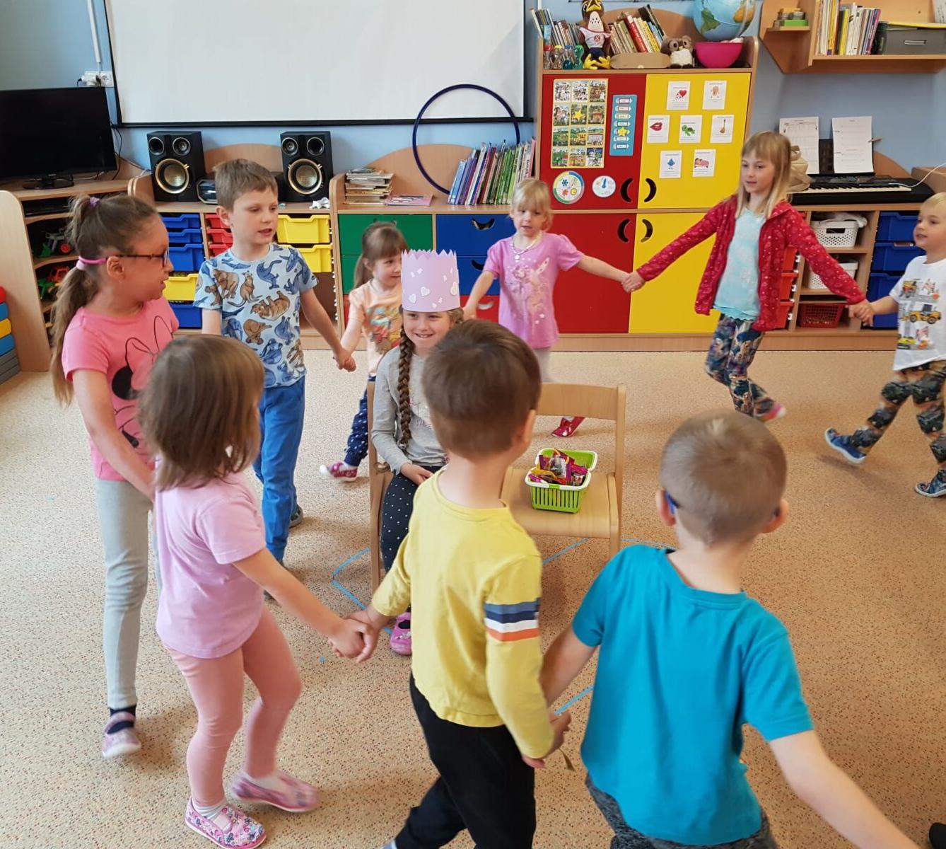 SLAVÍME: ILONKA MĚLA NAROZENINY - 12