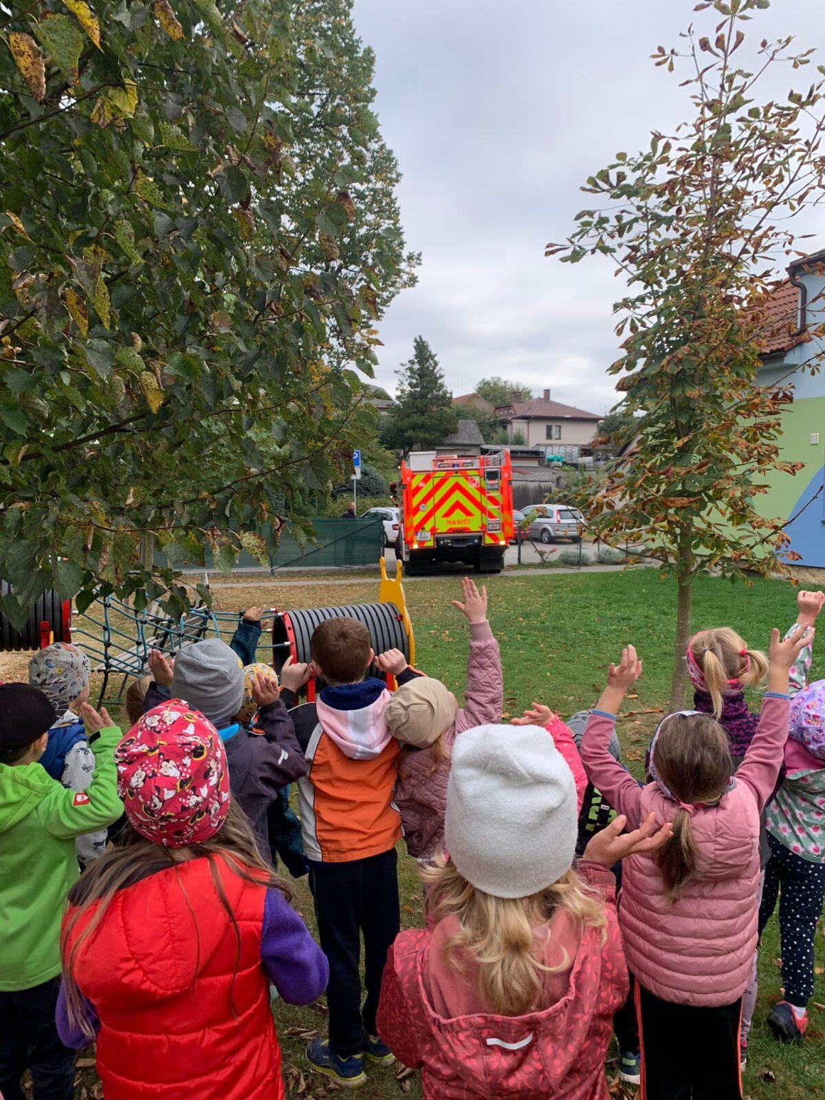 Návštěva dobrovolných hasičů v naší školce... - 40