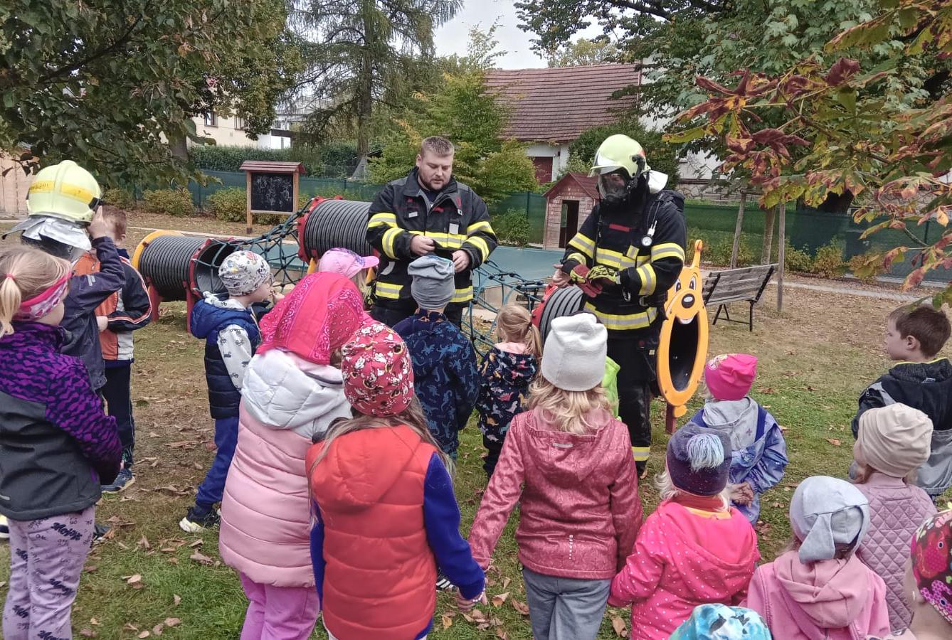 Návštěva dobrovolných hasičů v naší školce... - 43