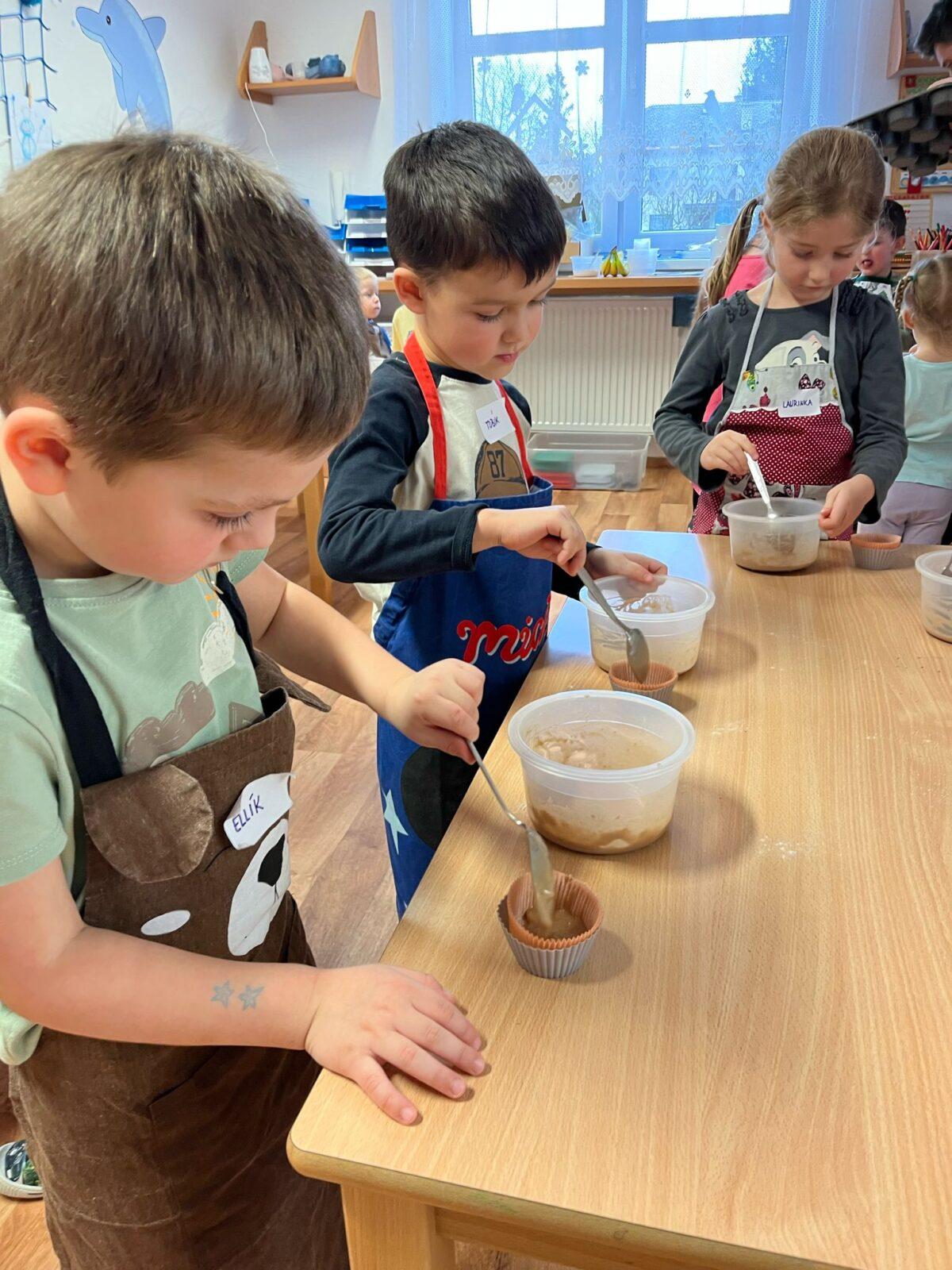 Pan kuchař a pečení muffinů - 28