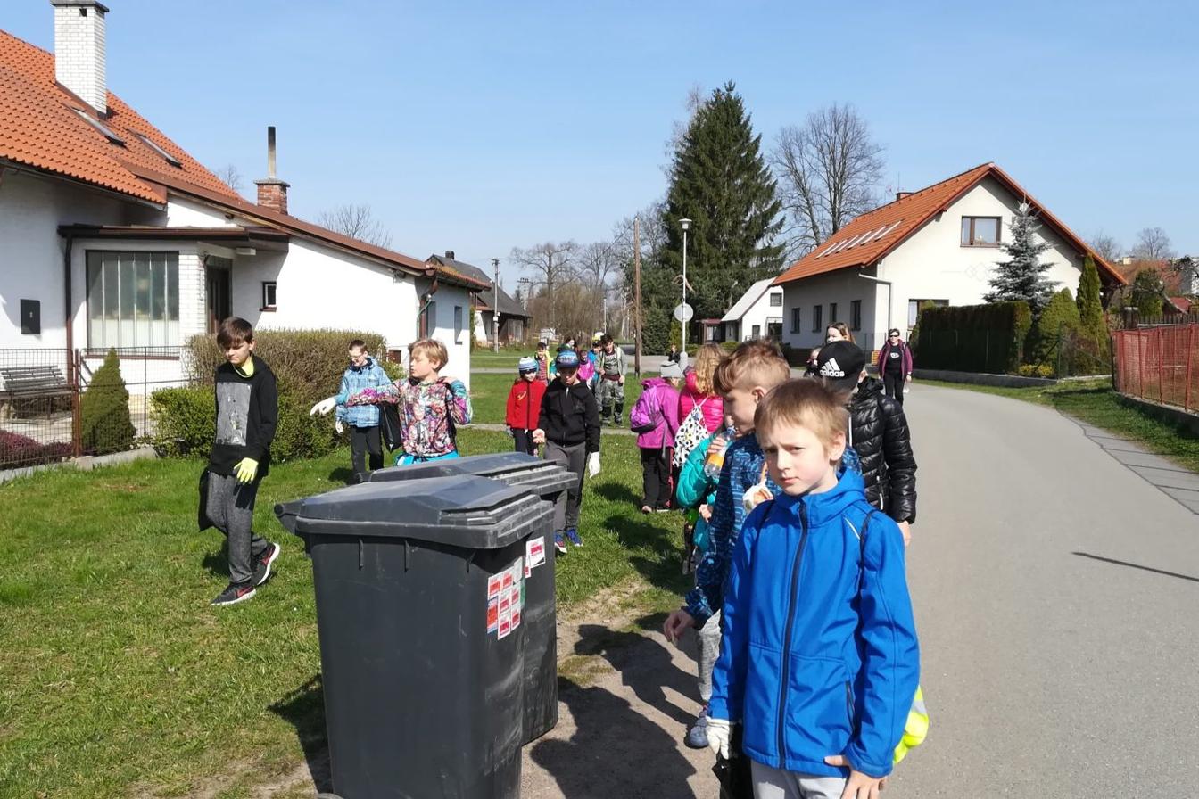 4.,5. třída uklízí Česko