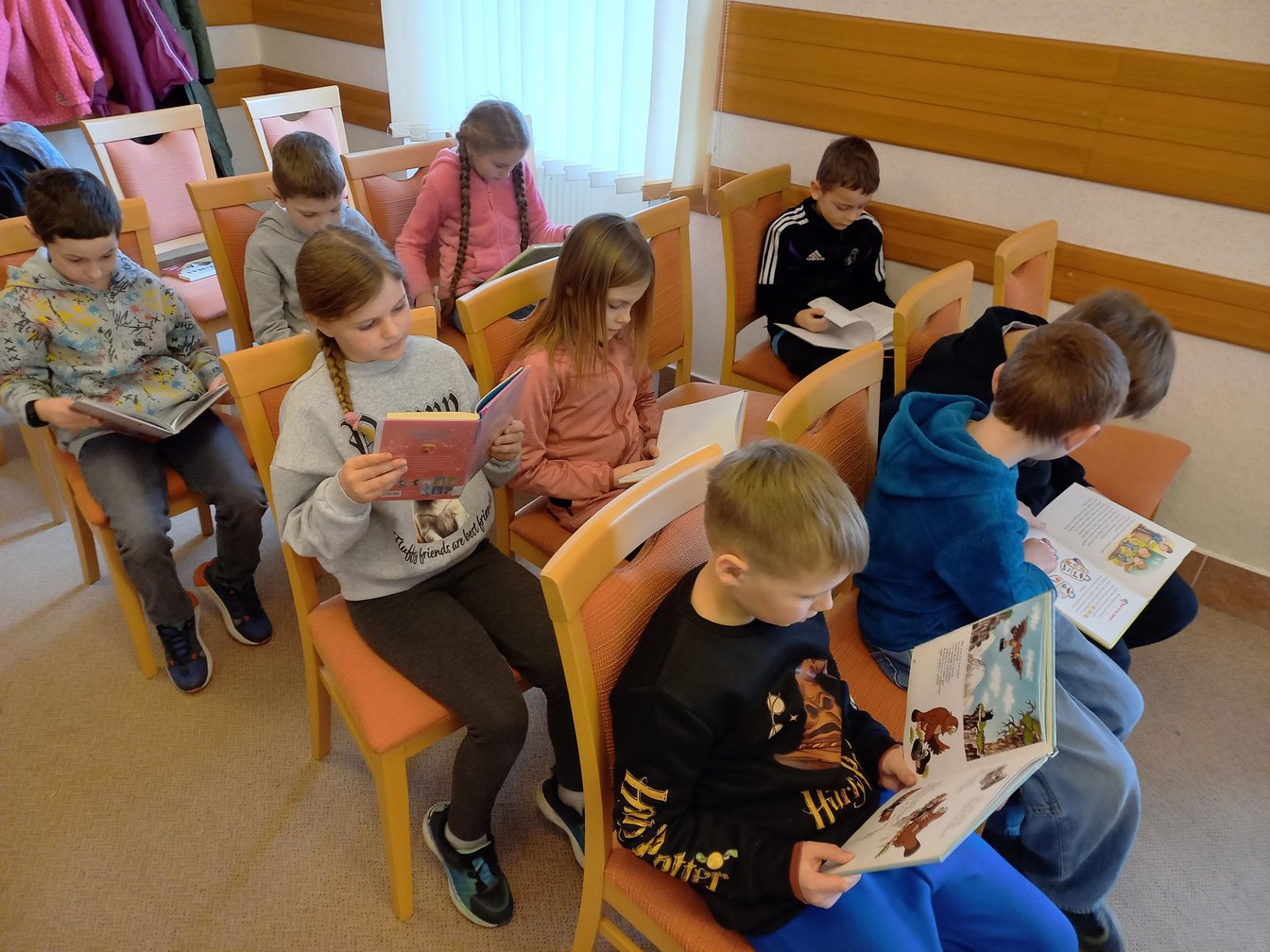 Druháčci v knihovně