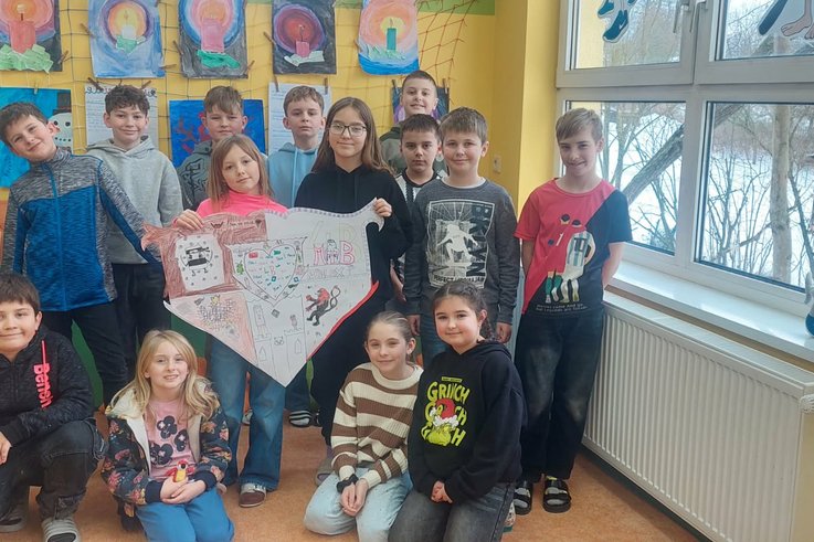 Děti s obrázkem erbu