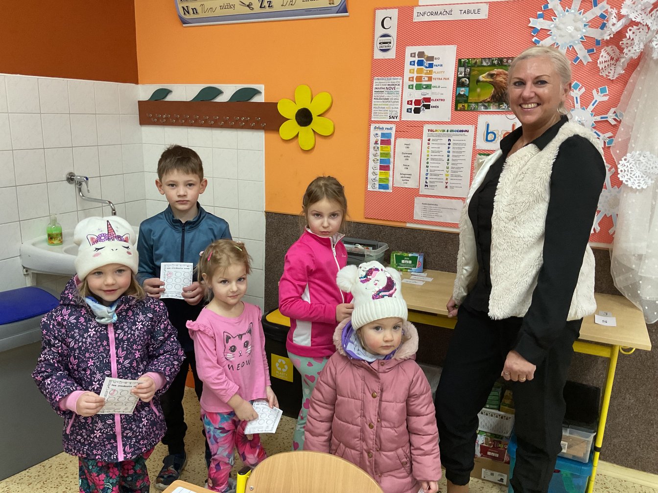 Návštěvnící dne otevřených dveří na Základní škole Libchavy