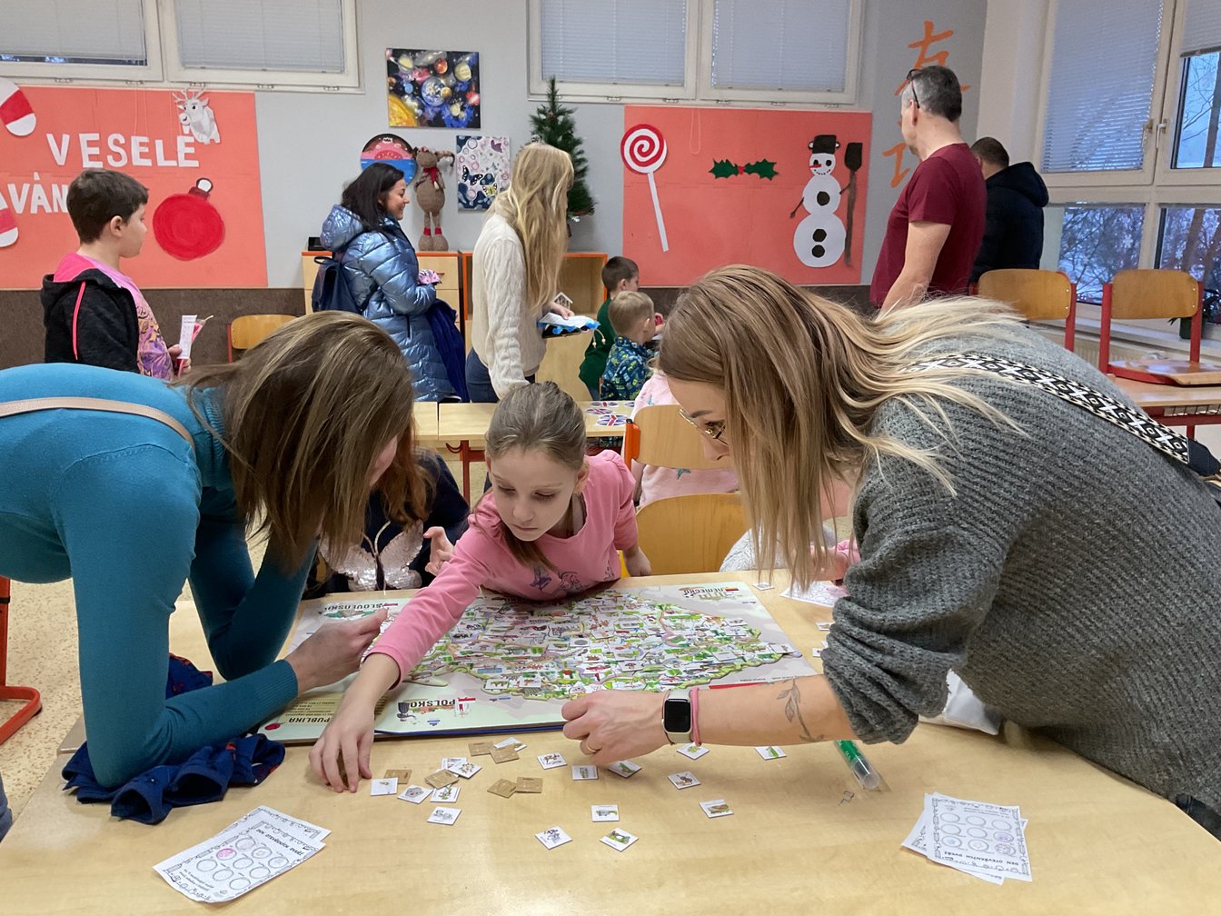 Návštěvnící dne otevřených dveří na Základní škole Libchavy