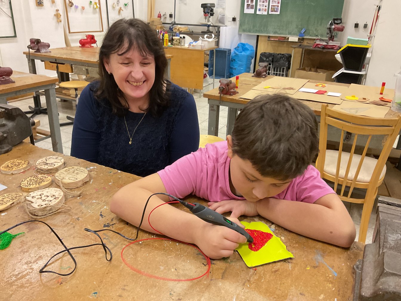 Návštěvnící dne otevřených dveří na Základní škole Libchavy