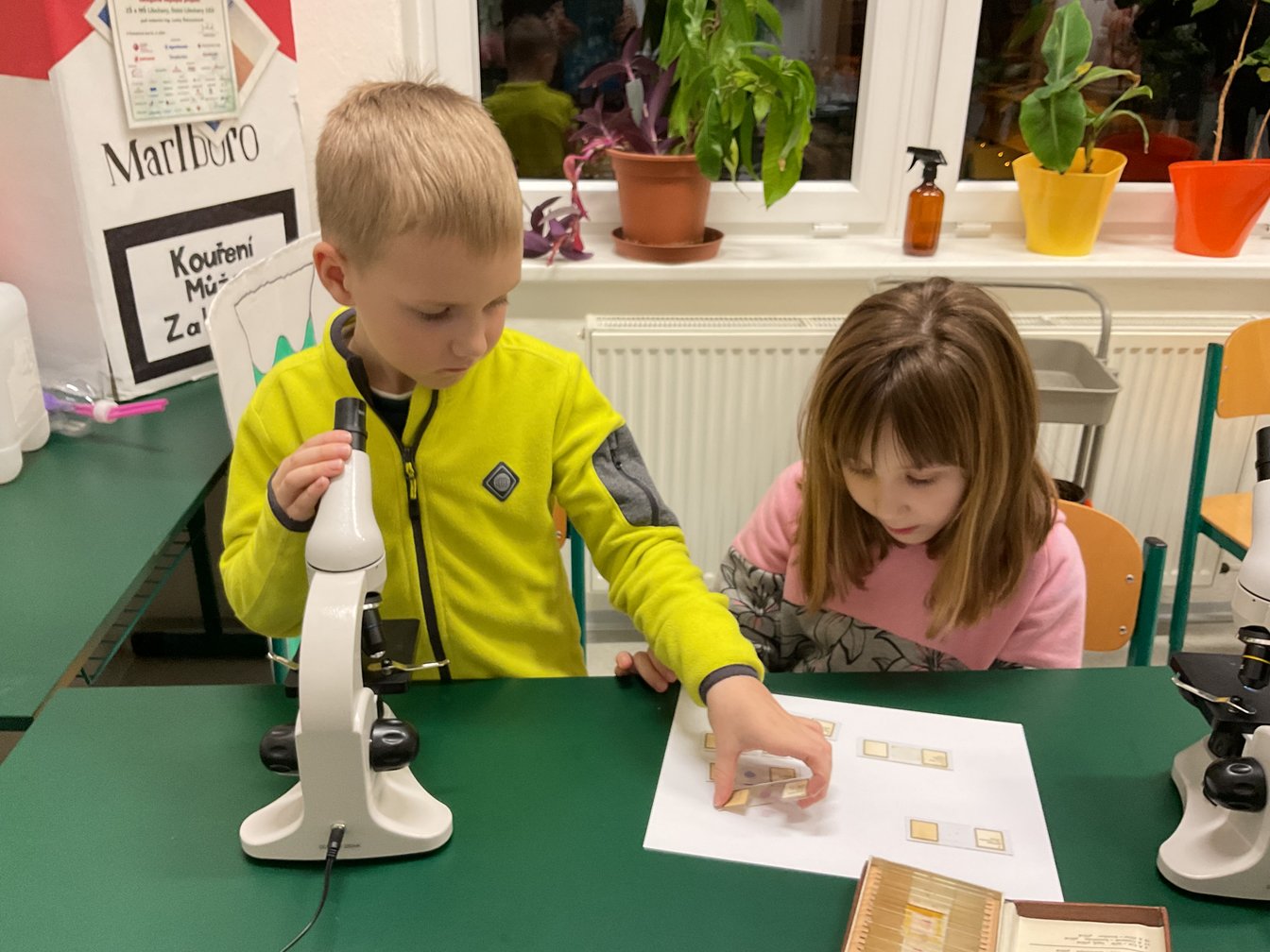 Návštěvnící dne otevřených dveří na Základní škole Libchavy