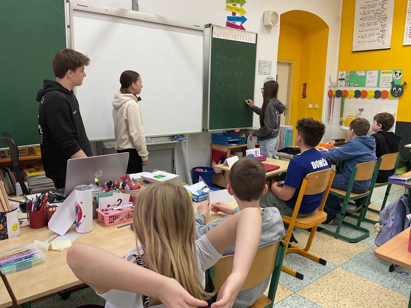 Deváťáci učí na 1. stupni