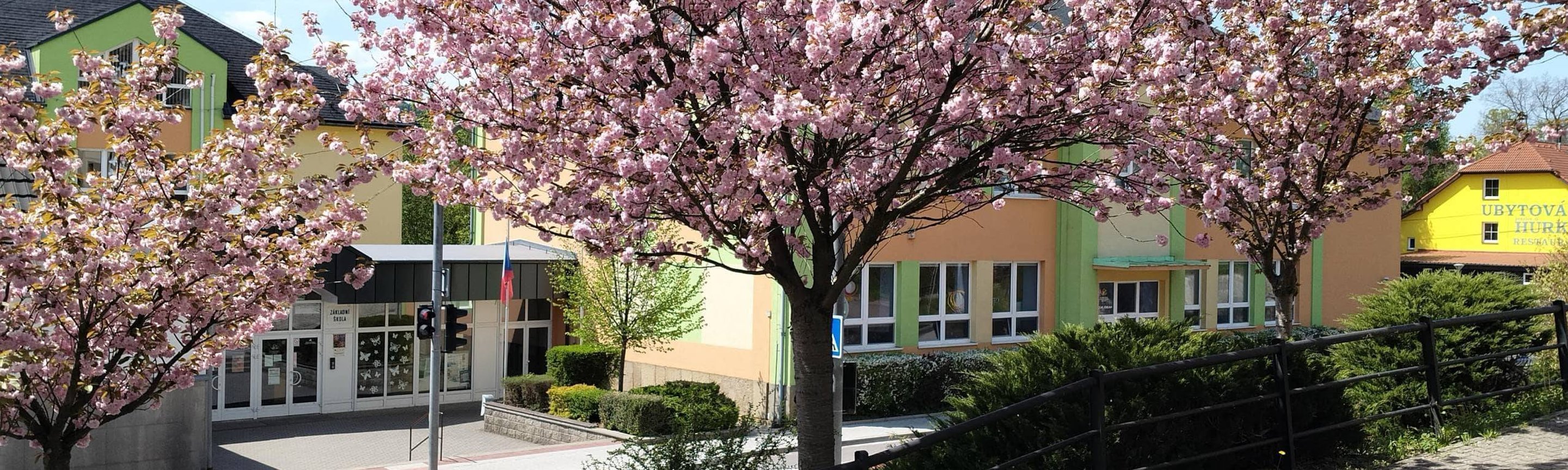 Budova základní školy a mateřské školy Libchavy