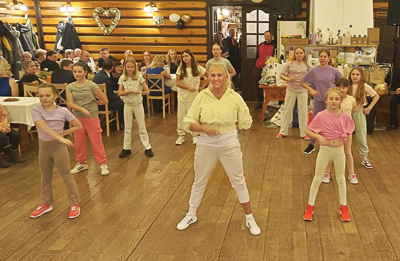 TancIK na plese SRPŠ