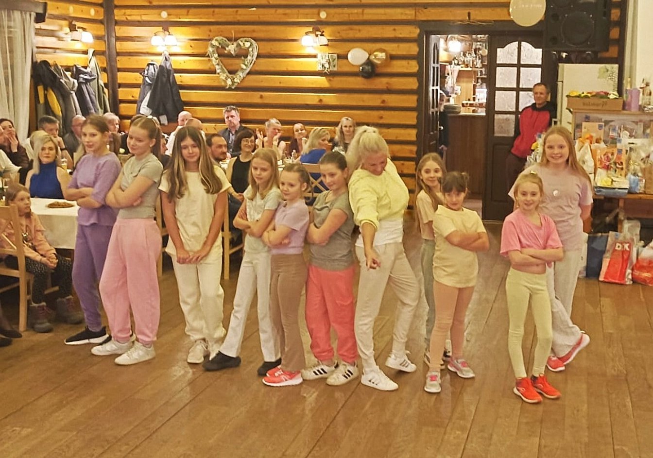 TancIK na plese SRPŠ