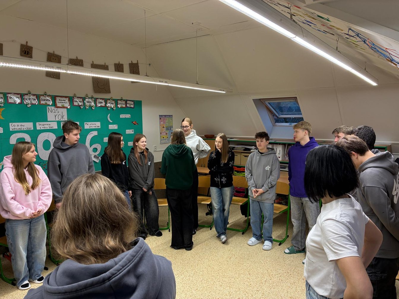 Žáci 9. třídy během preventivního programu Do dna?