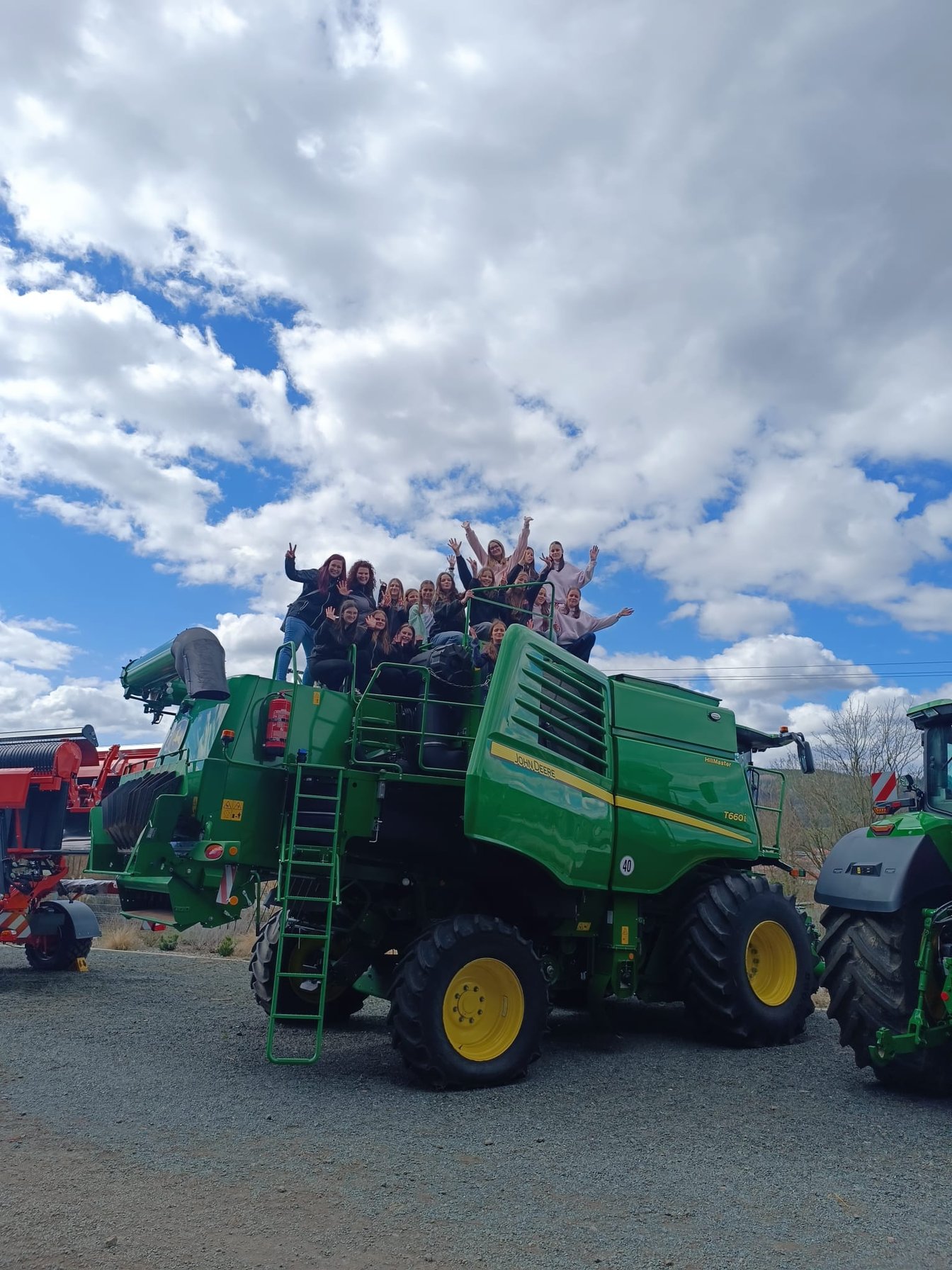 Osmáci ve firmě John Deere