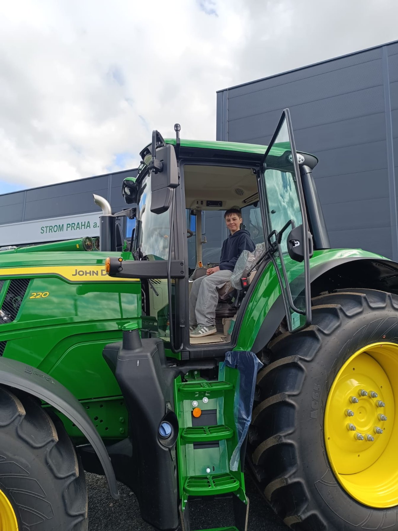 Osmáci ve firmě John Deere