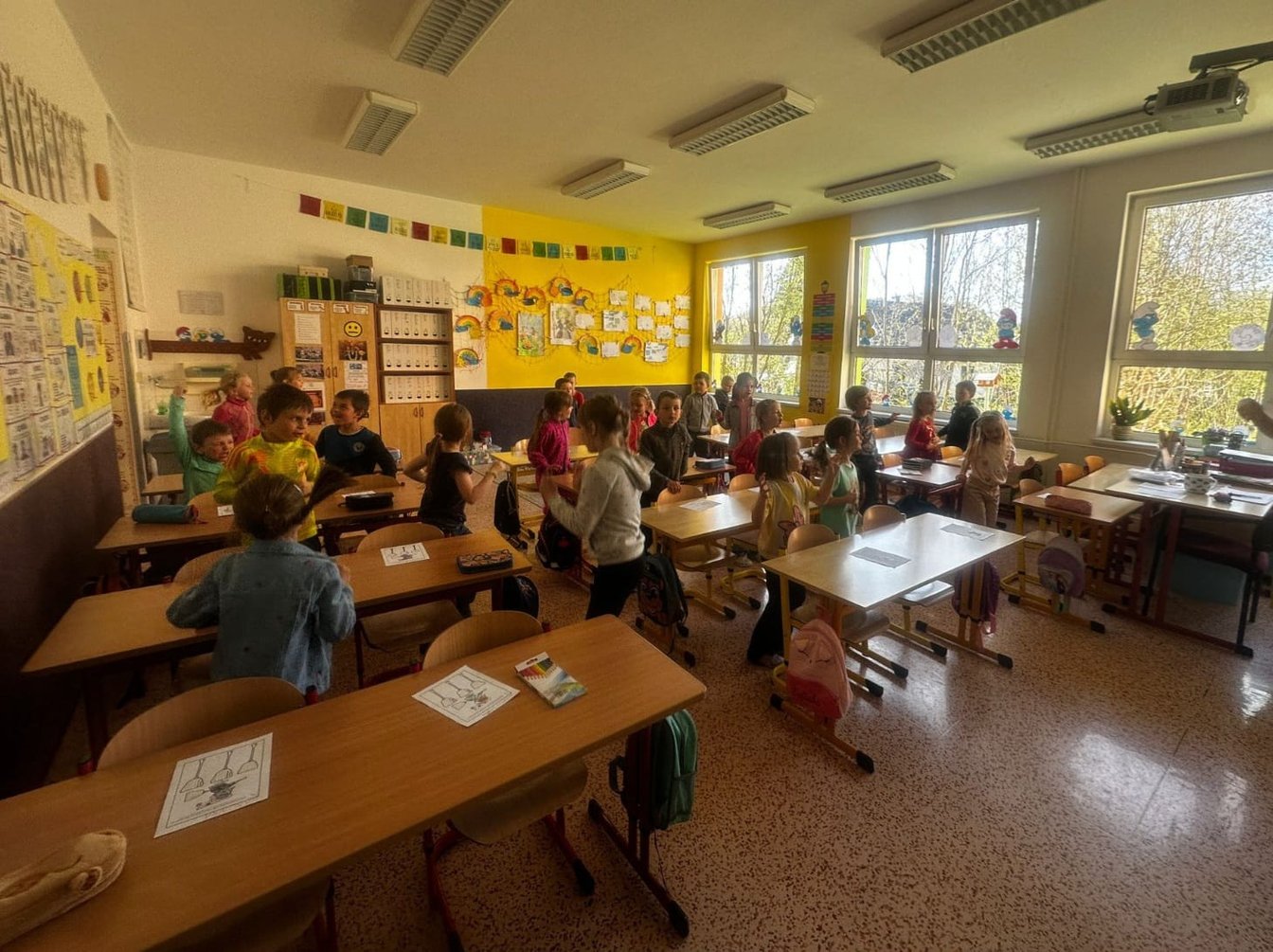 Budoucí prvňáčci se seznamují se školou